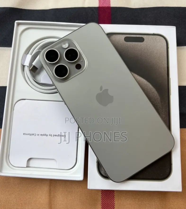 Apple iPhone 15 Pro Max 256 GB Silver
