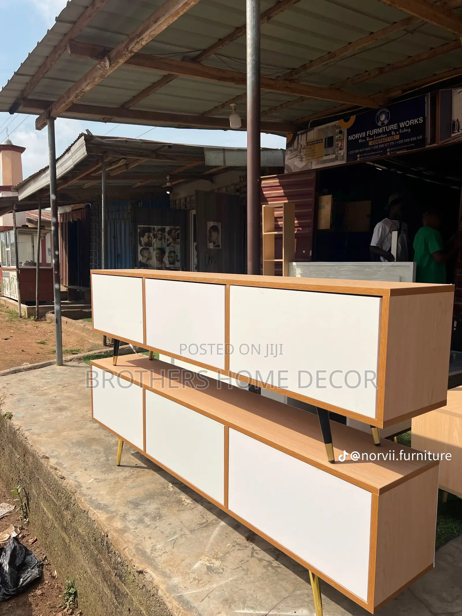 Laminated Luxurious Tv Stand for All