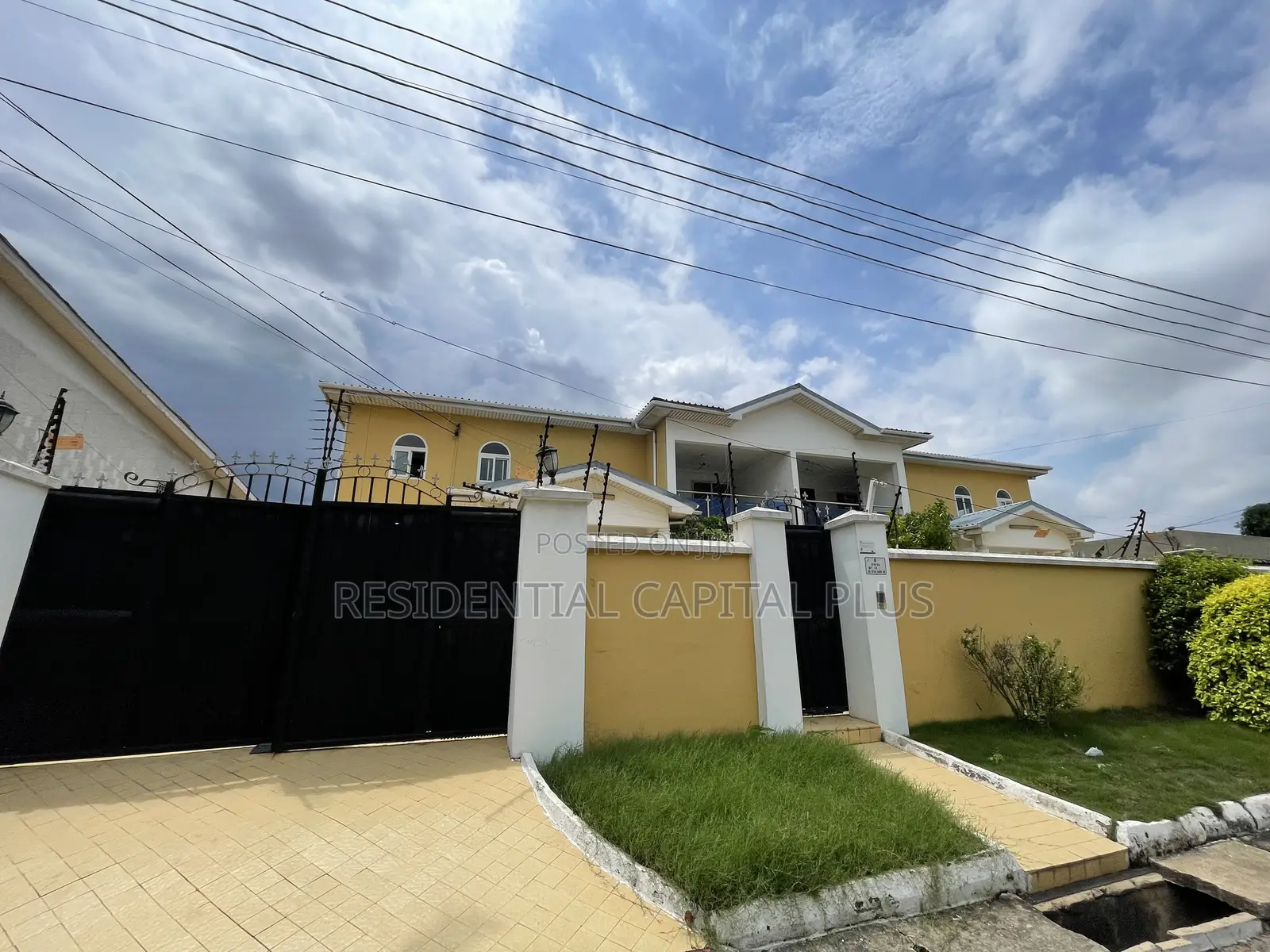 8bdrm House in Osu - Odwira Road for sale