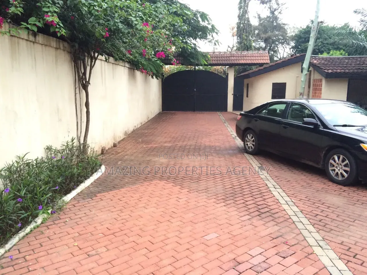 6bdrm House in North Ridge for sale