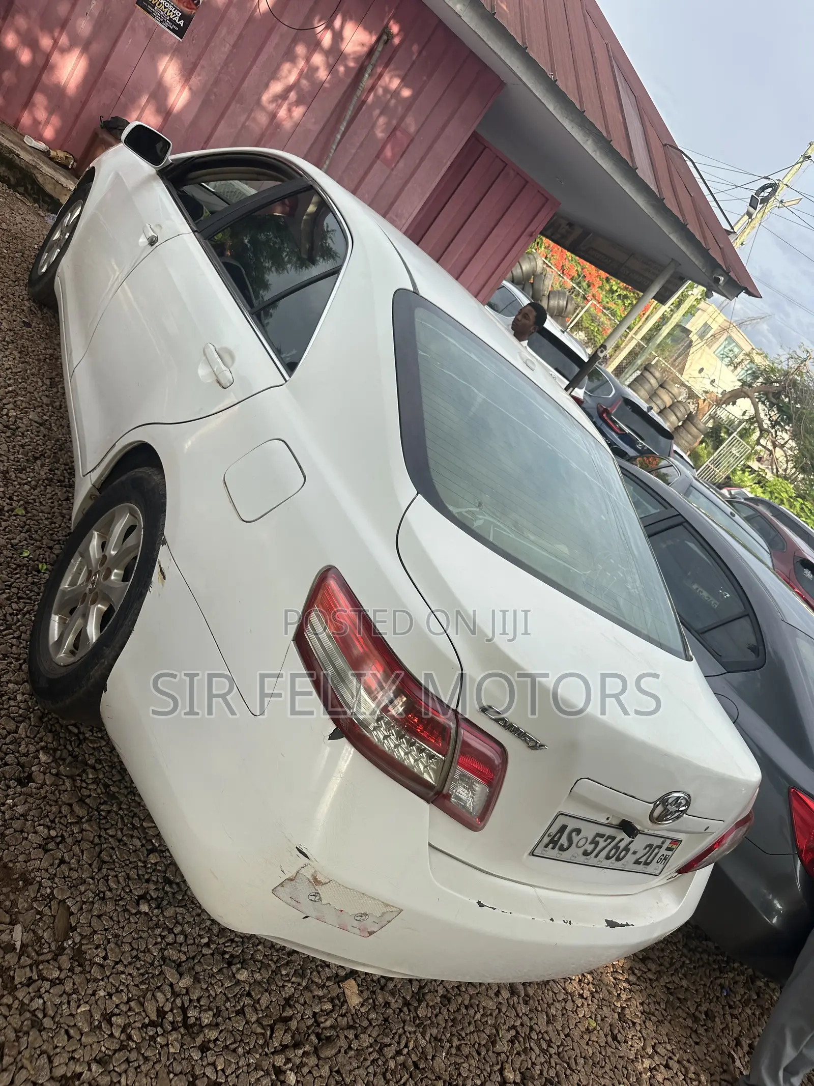 Toyota Camry LE 4dr Sedan (2.5L 4cyl 6A) 2011 White