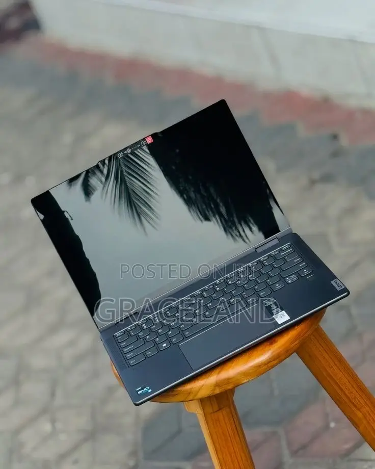 New Laptop Lenovo Yoga 7i 16GB Intel Core i7 SSD 512GB