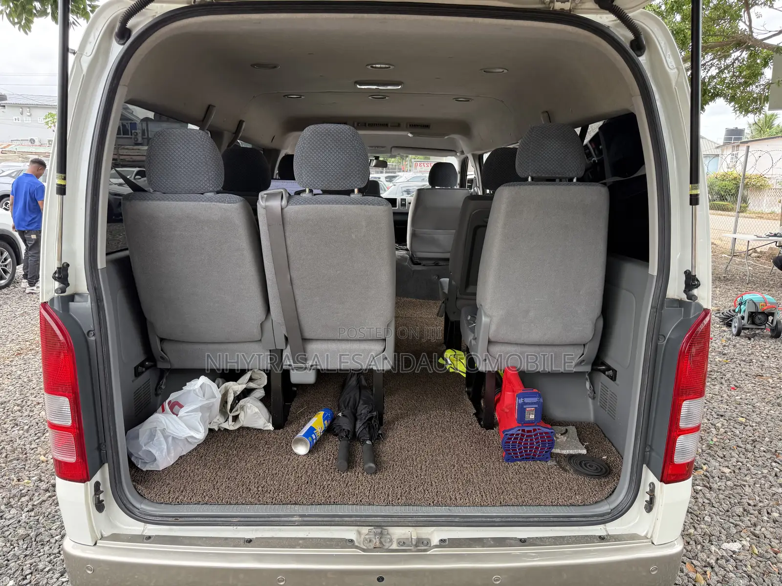 Toyota HiAce 2017 White