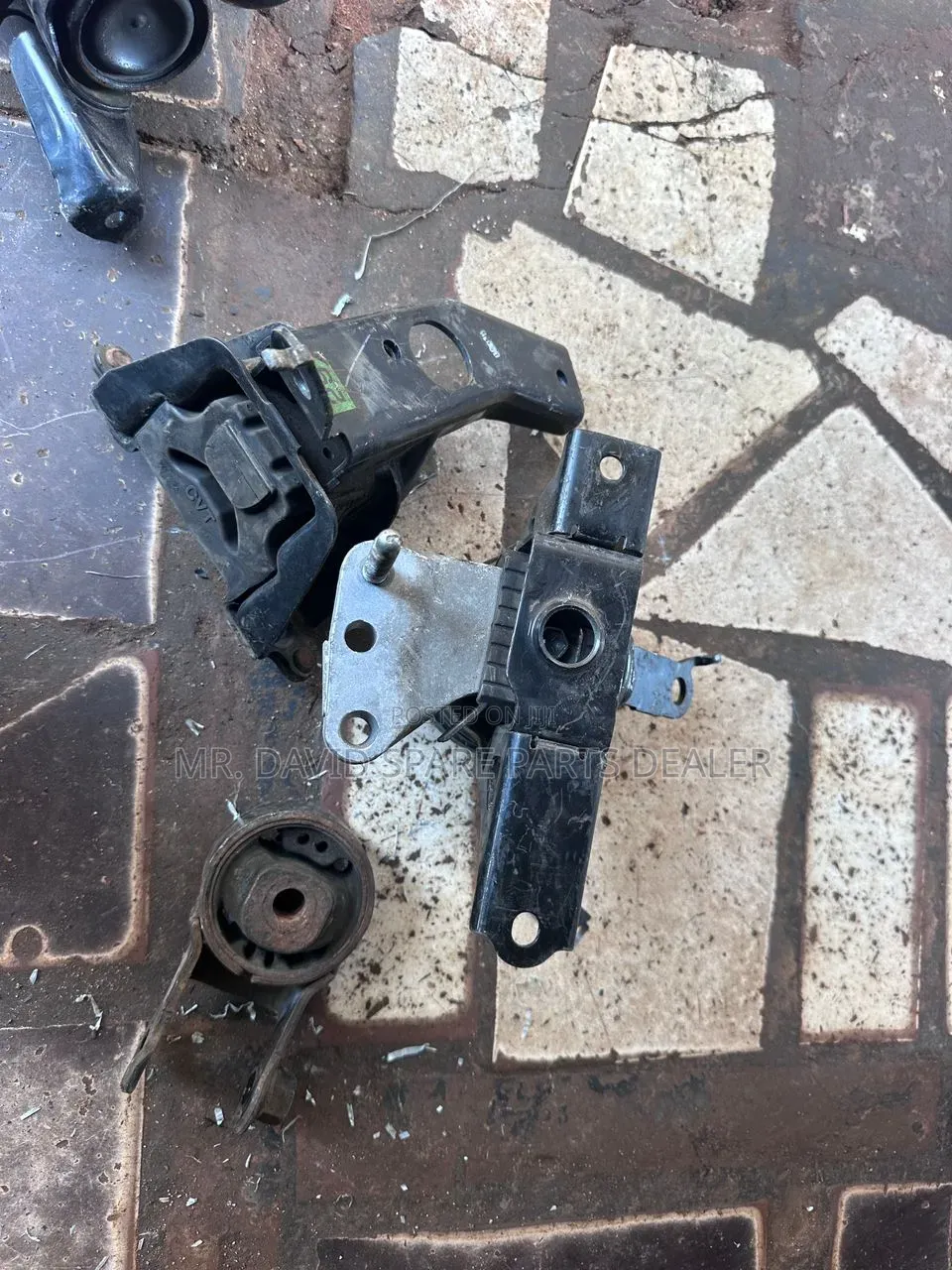 Toyota Vitz Engine and Gearbox Seat