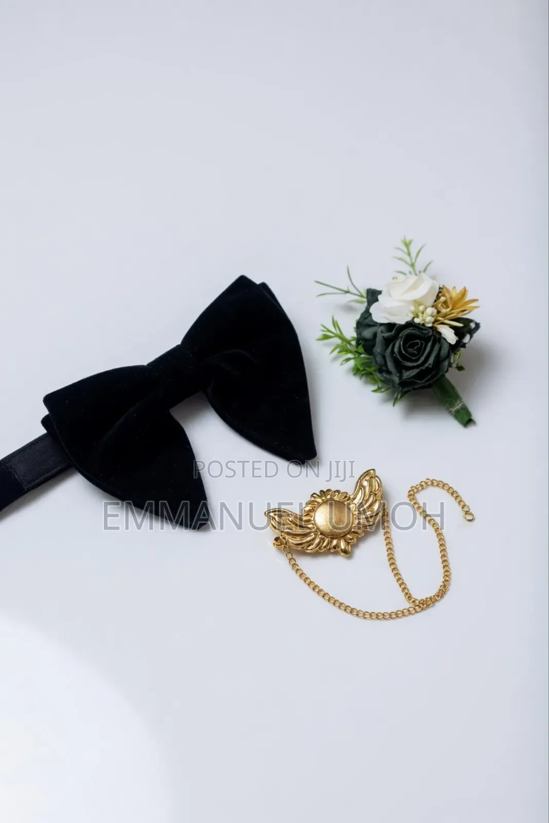 Classic Velvet Butterfly Bow Tie and Beautiful Groom's Boutonniere