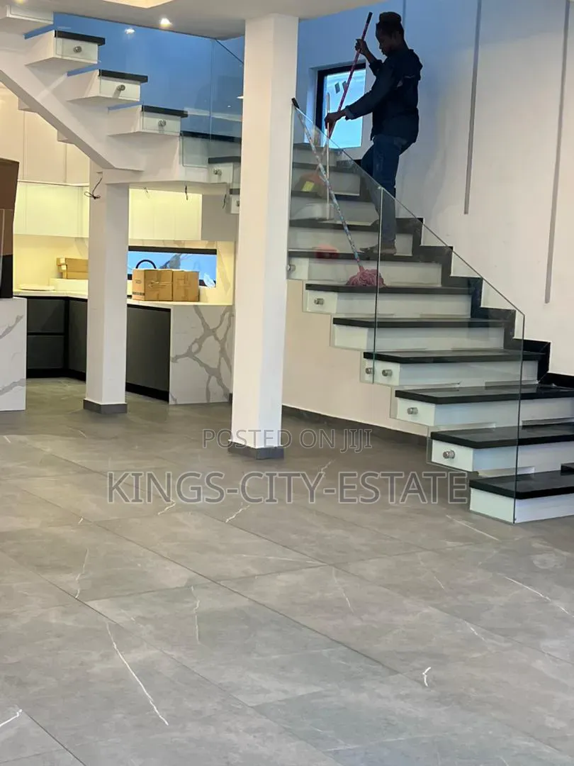 4bdrm Townhouse/Terrace in Dzorwulu, Special School Area for sale