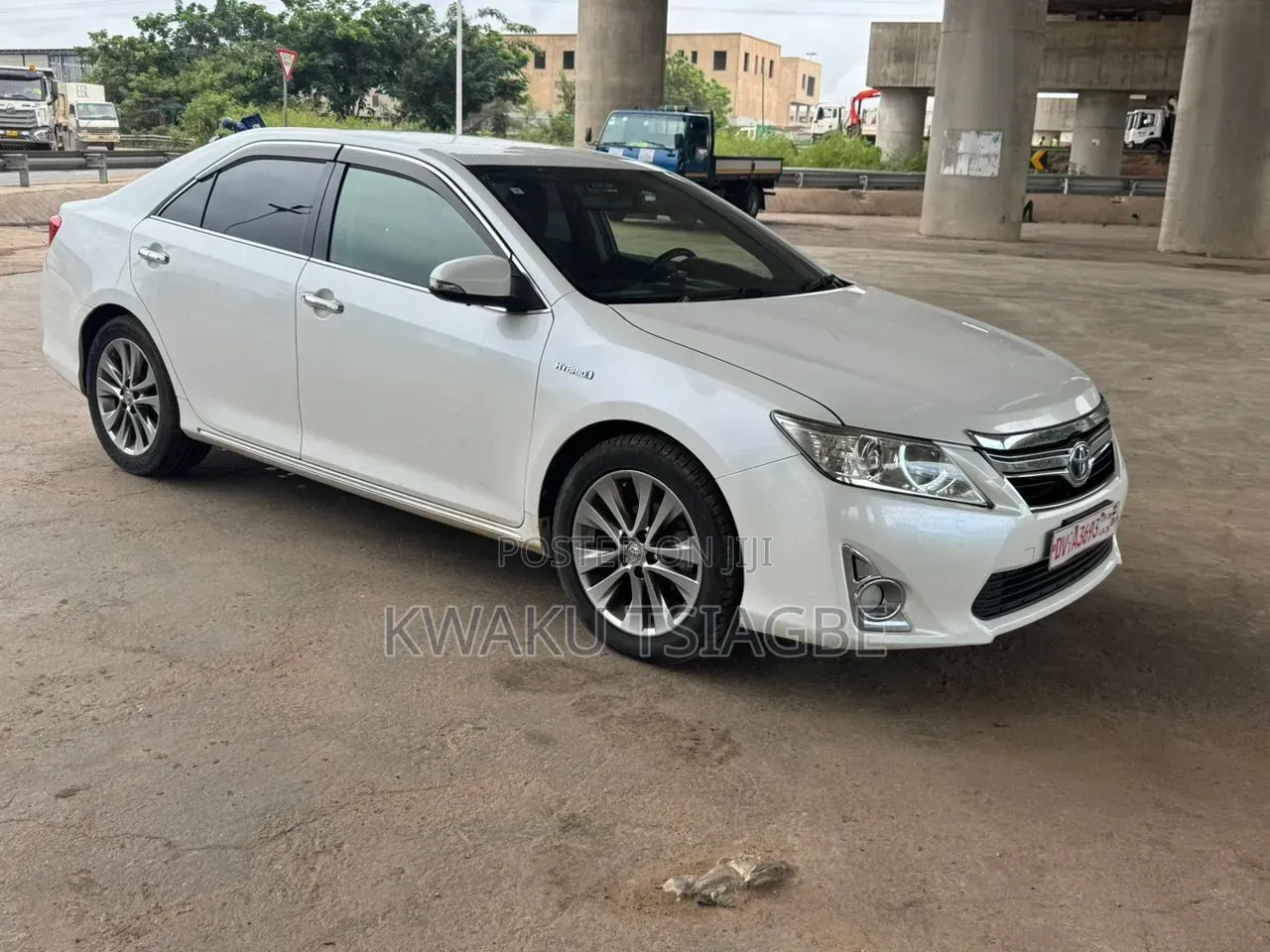 Toyota Camry LE 4dr Sedan (2.5L 4cyl 6A) 2013 Pearl