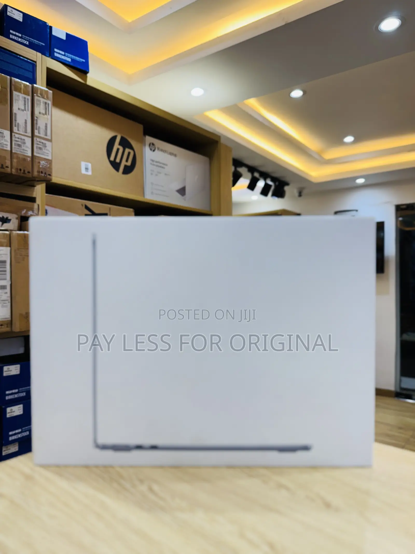 New Laptop Apple MacBook Air 2025 M4 13-inch 16GB Apple M4 SSD 256GB