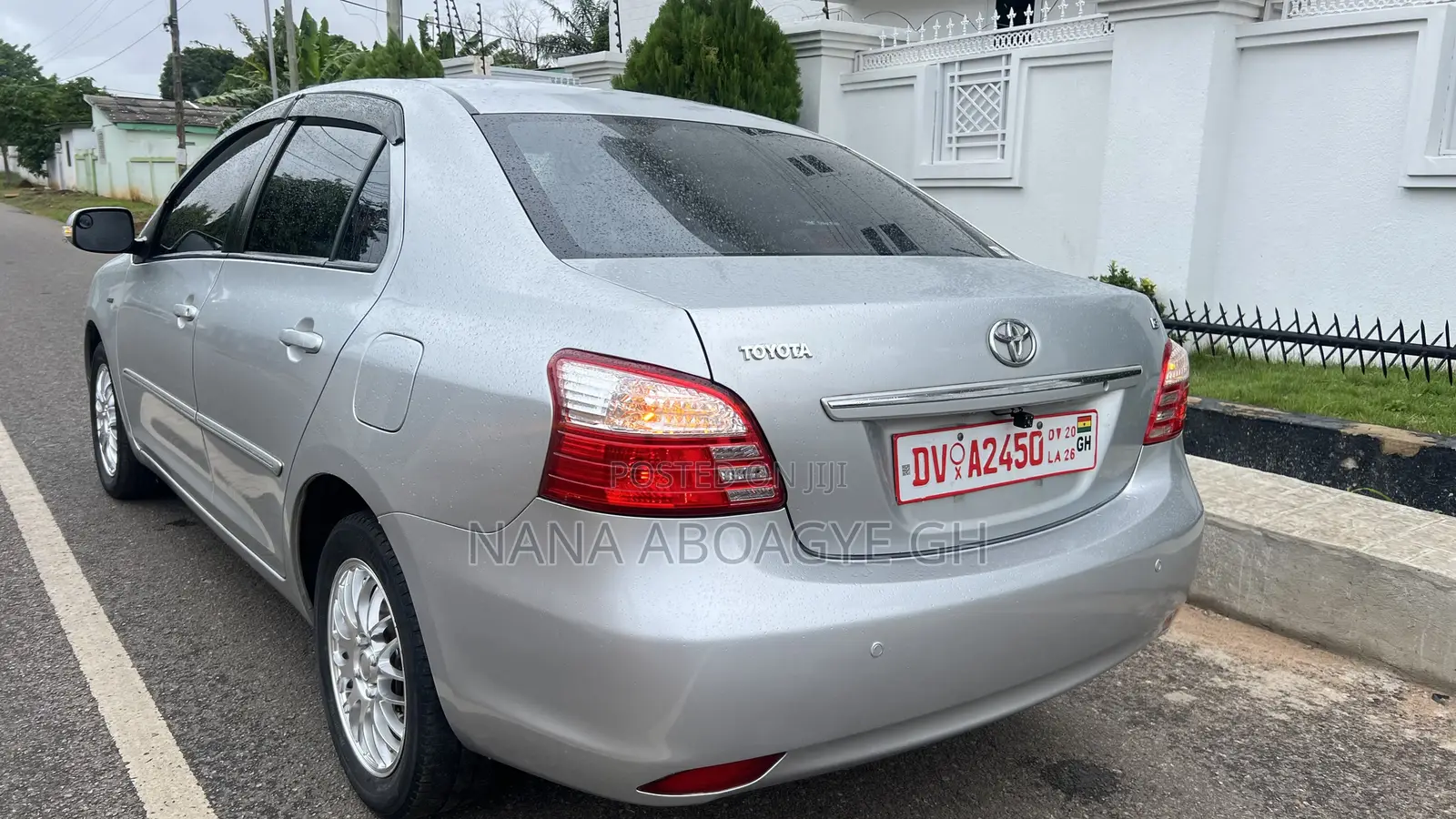 Toyota Yaris 2011 Silver