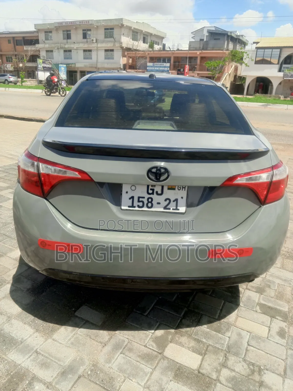 Toyota Corolla LE ECO Premium (1.8L 4cyl CVT) 2016 Gray