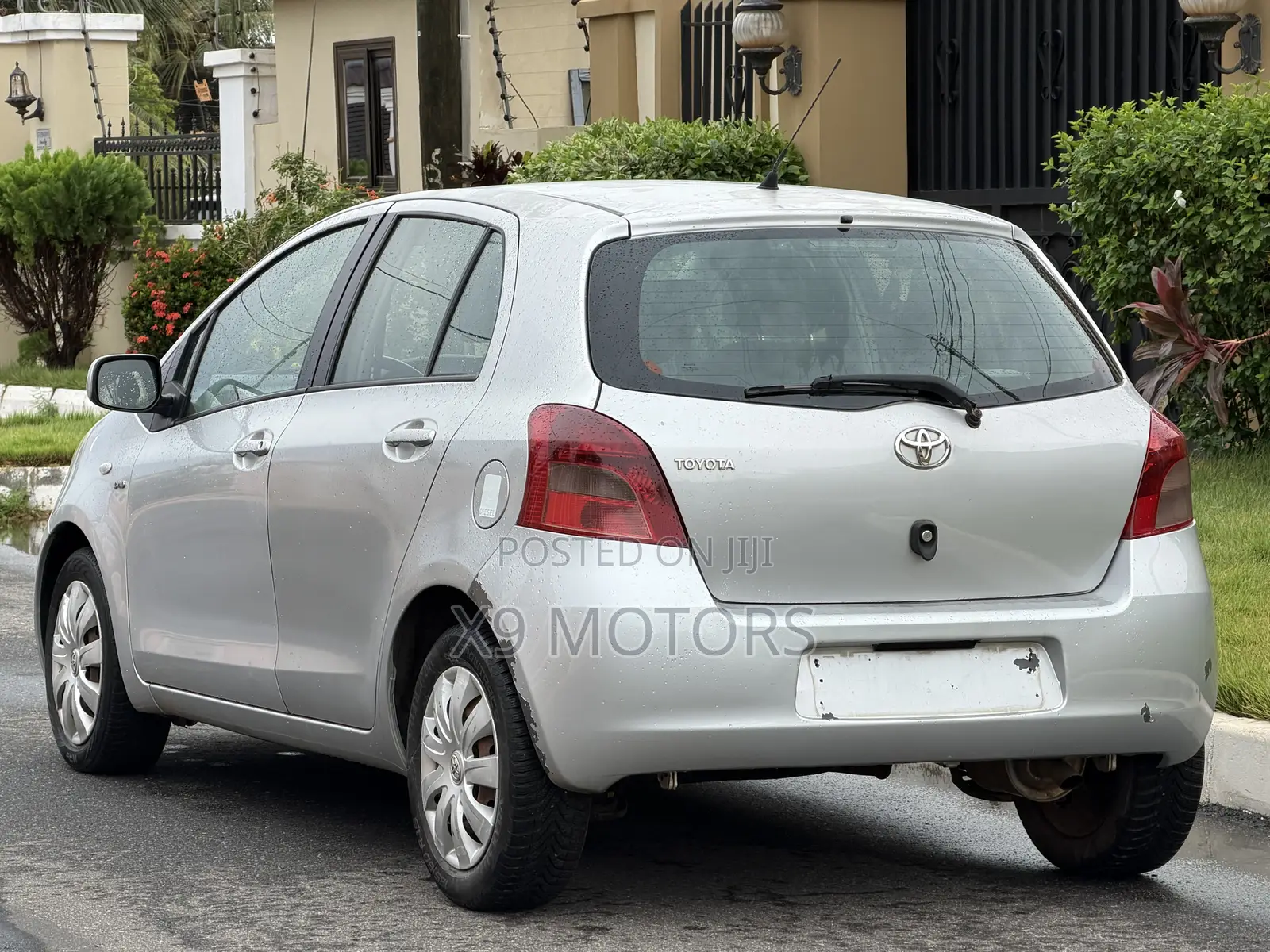 Toyota Yaris Base Hatchback 3dr 2010 Silver