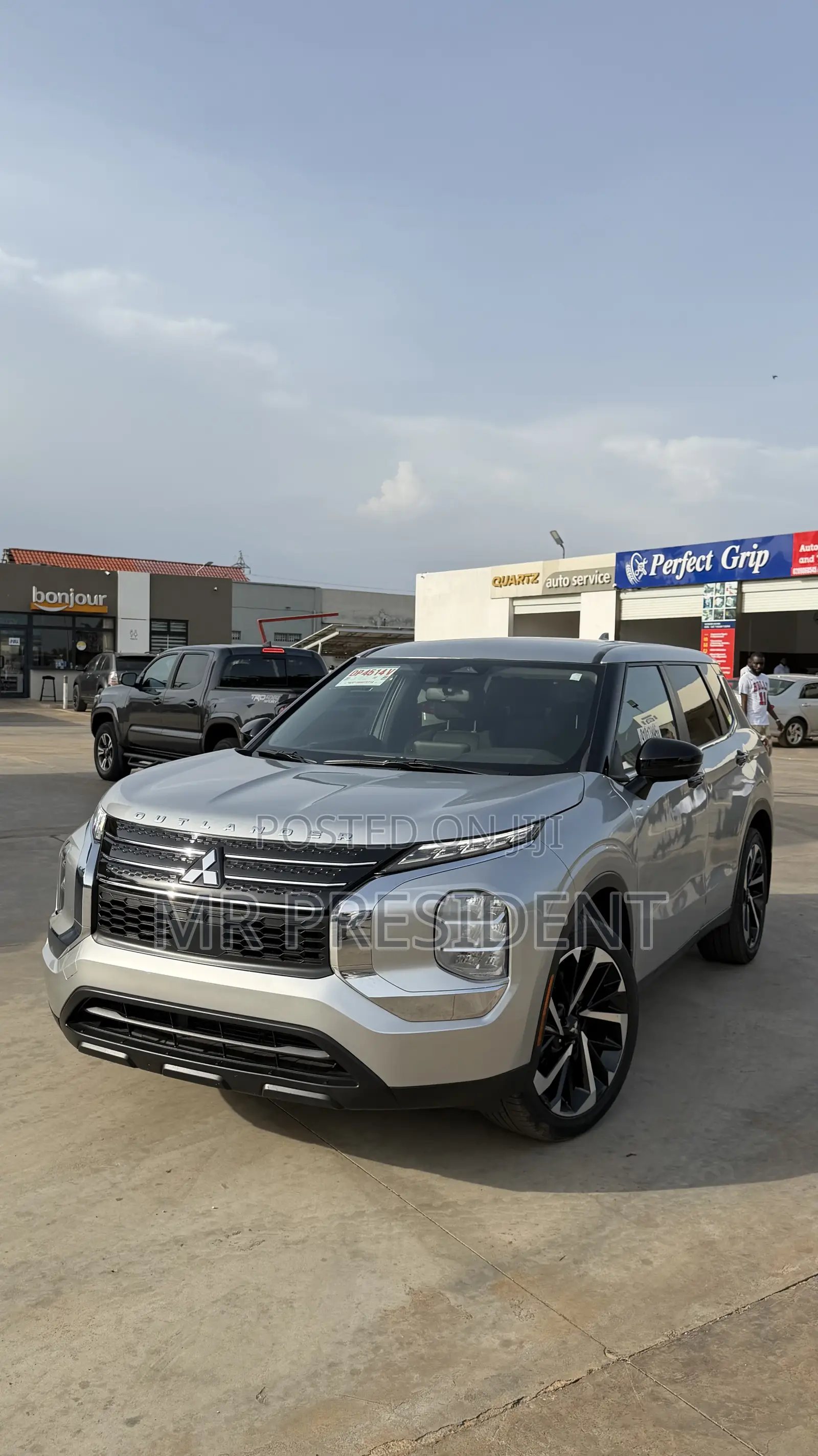 Mitsubishi Outlander 2022 Gray