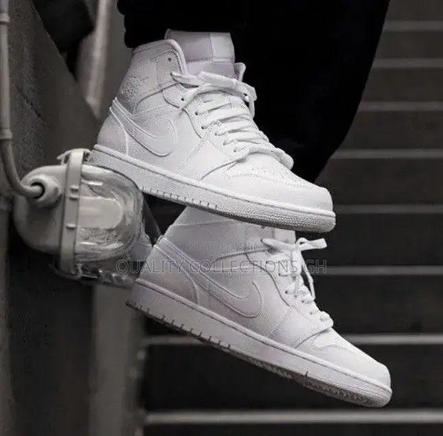 Air Jordan 1 Mid Triple White