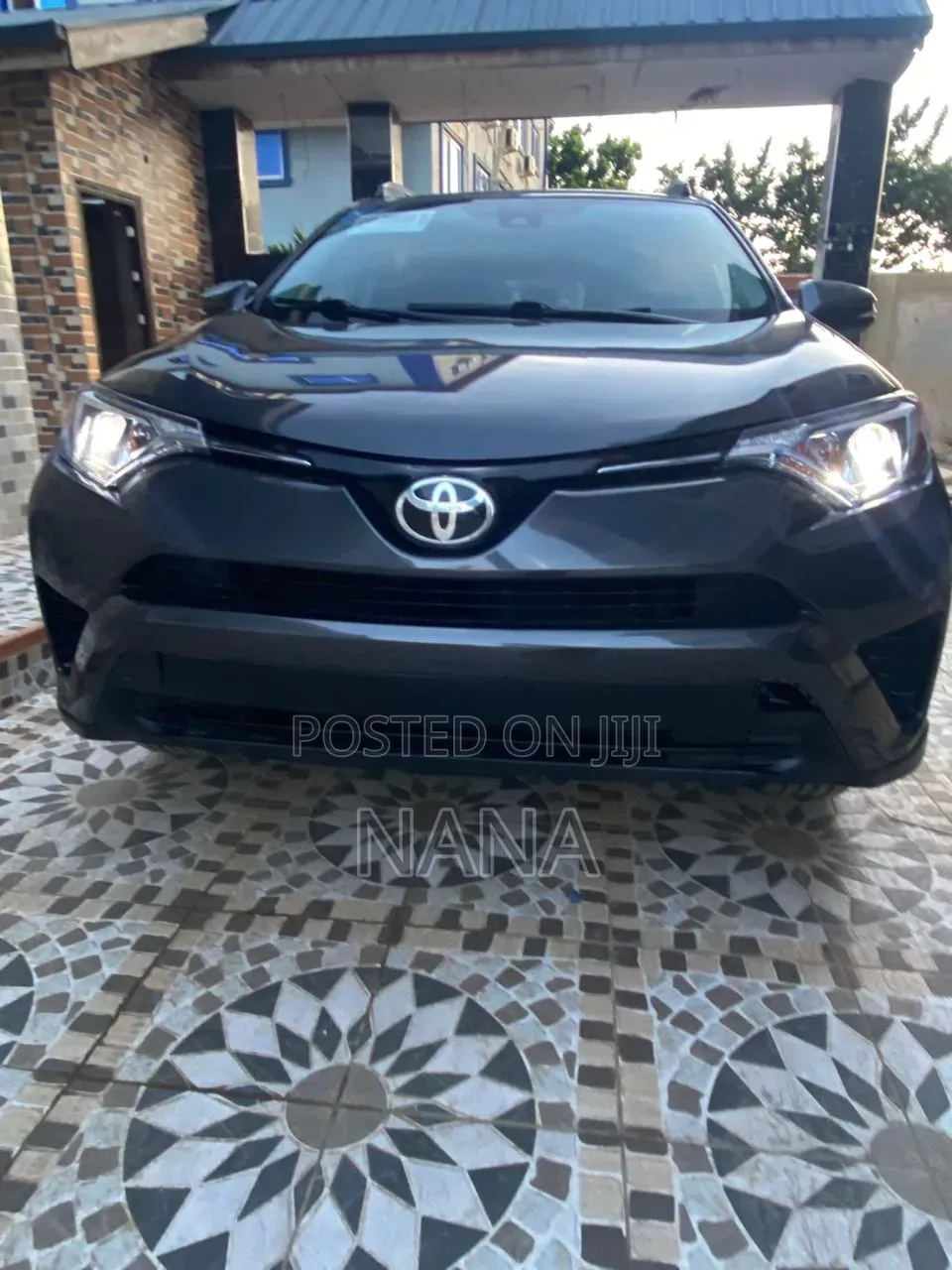 Toyota RAV4 LE 4dr SUV AWD (2.5L 4cyl 6A) 2018 Gray