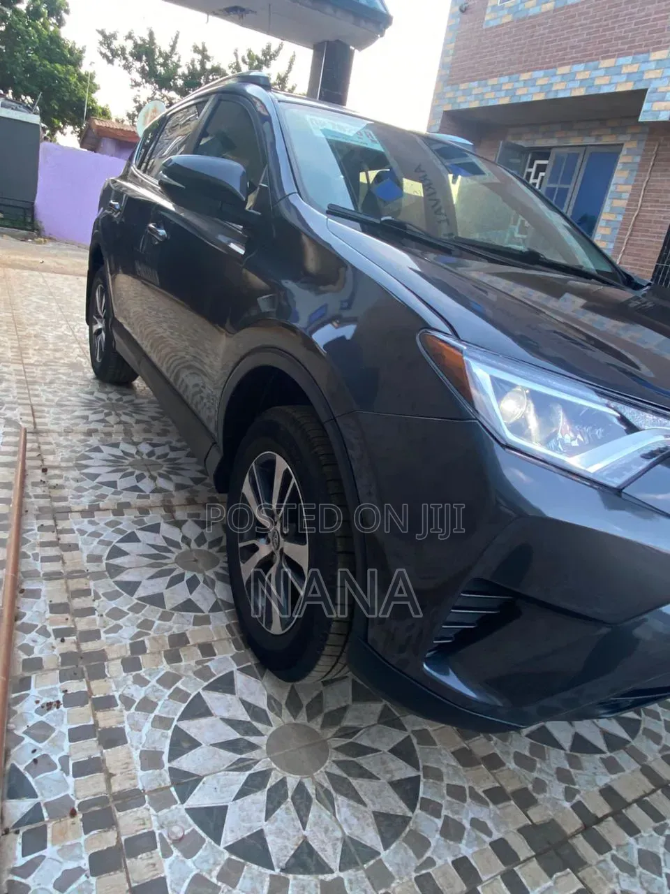 Toyota RAV4 LE 4dr SUV AWD (2.5L 4cyl 6A) 2018 Gray