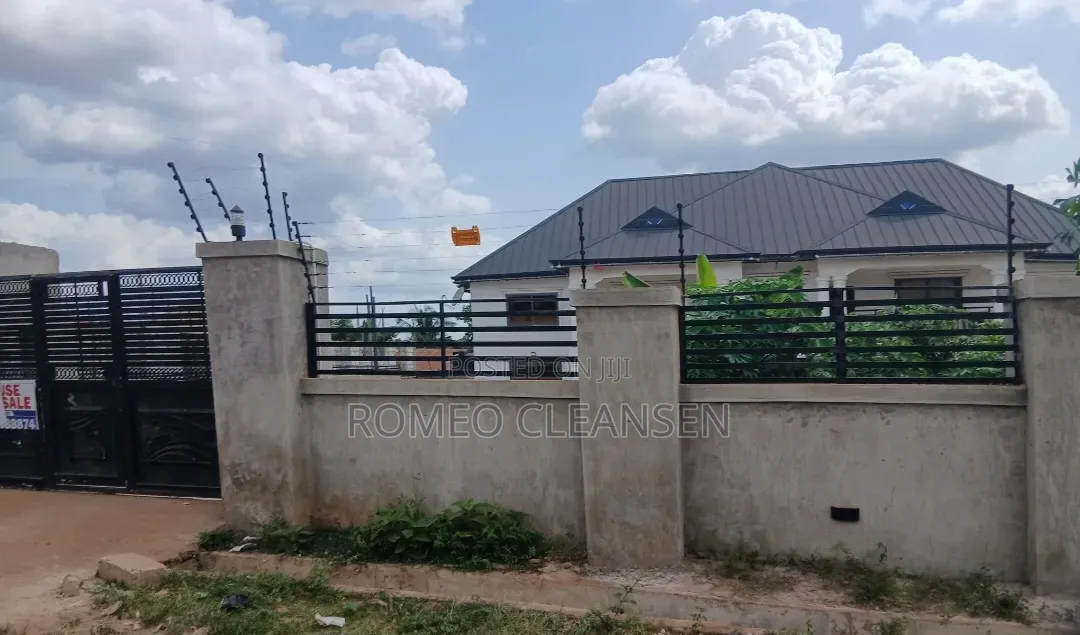 10bdrm Duplex in Kuwait, Kumasi Metropolitan for sale