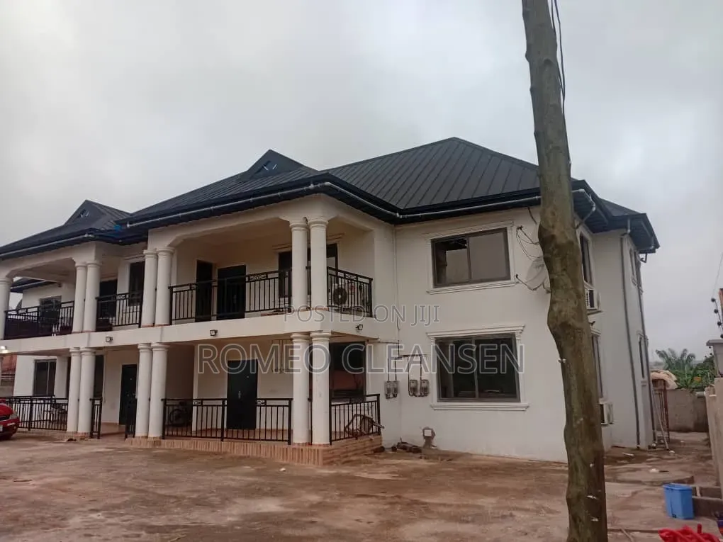 10bdrm Duplex in Kuwait, Kumasi Metropolitan for sale