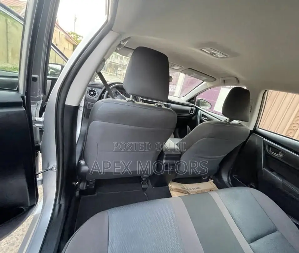 Toyota Corolla 2019 Silver
