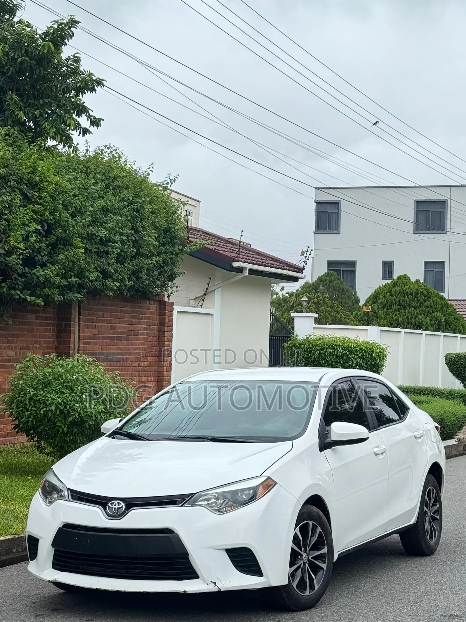 Toyota Corolla LE 4dr Sedan (1.8L 4cyl CVT) 2016 White