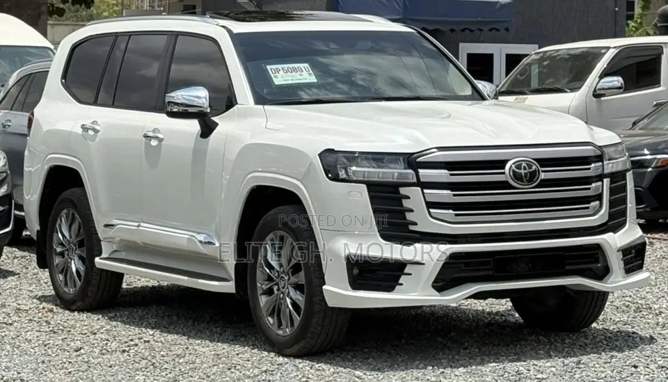 Toyota Land Cruiser LC300 2024 White