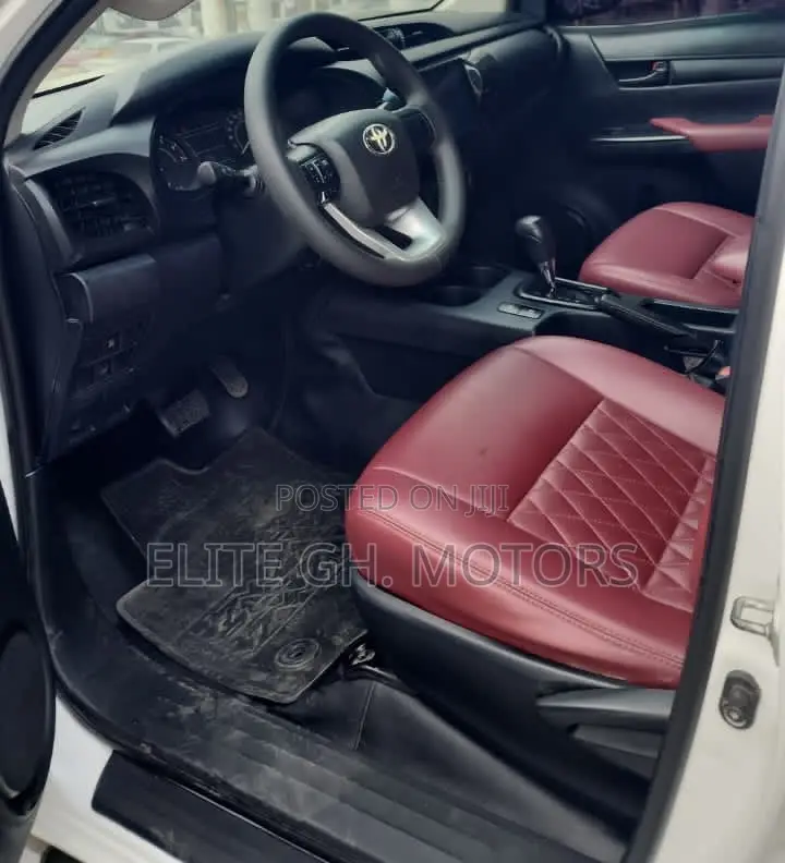 Toyota Hilux Revo Double Cab Petrol 2.7 AWD 2018 White
