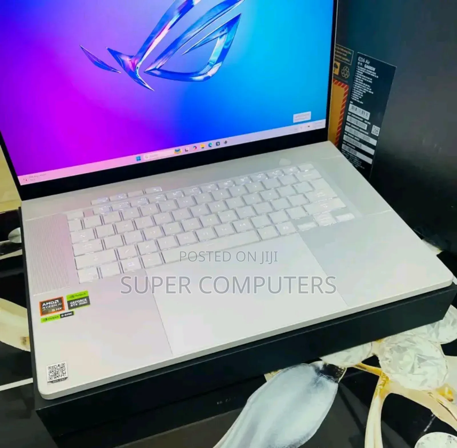 New Laptop Asus ROG Zephyrus G16 32GB AMD Ryzen 9 SSD 1T