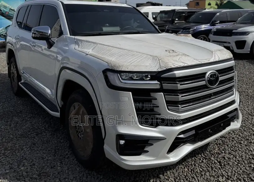 New Toyota Land Cruiser LC300 2025 White