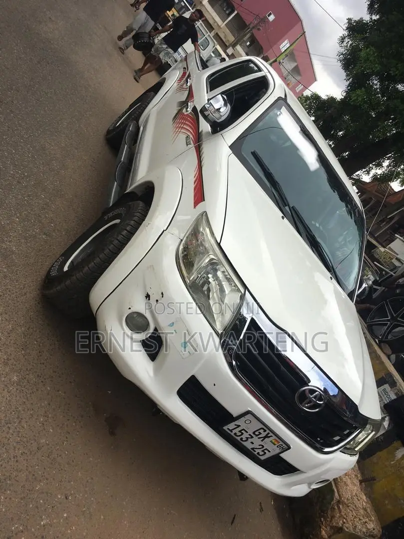 Toyota Hilux 2014 White