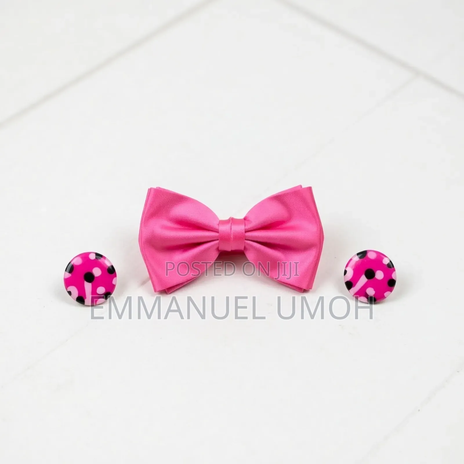 Classic Ladies Bow Tie With Matching Earrings