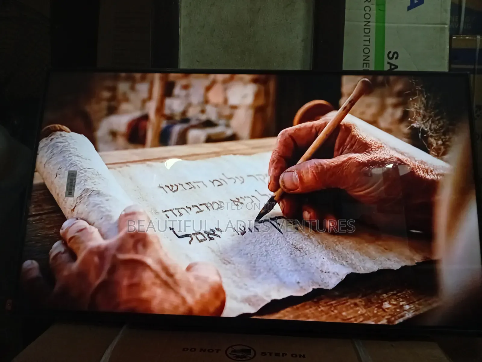 Brilliant Display Smart Features in Samsung 43-Inch Tv
