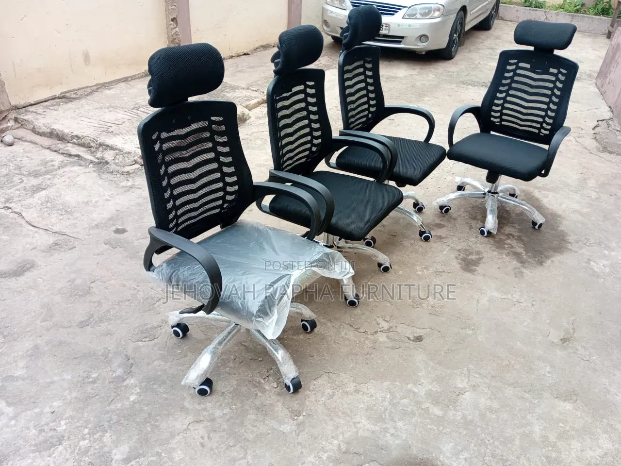 Swivel Chair With Headrest