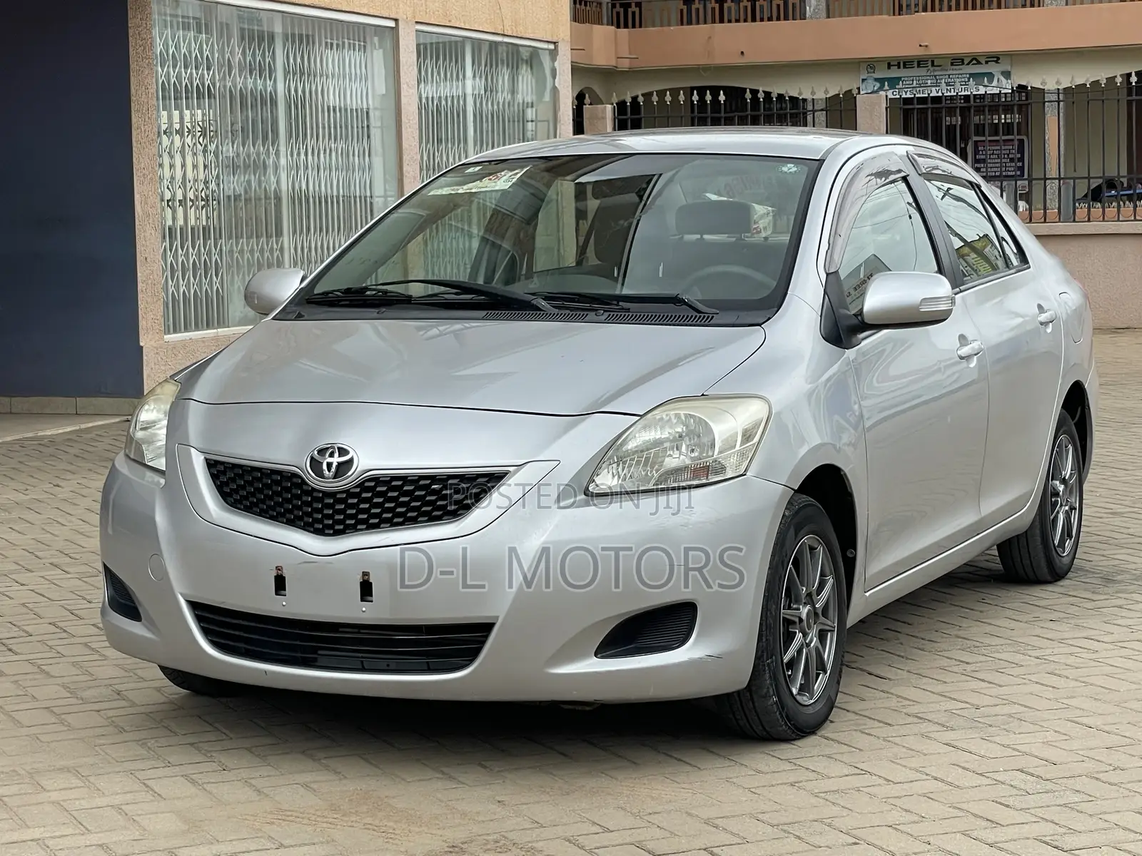 Toyota Belta 2010 Silver