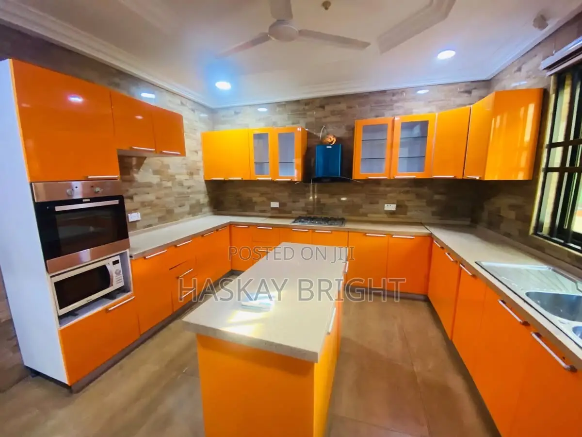 5bdrm House in Dzorwulu for rent