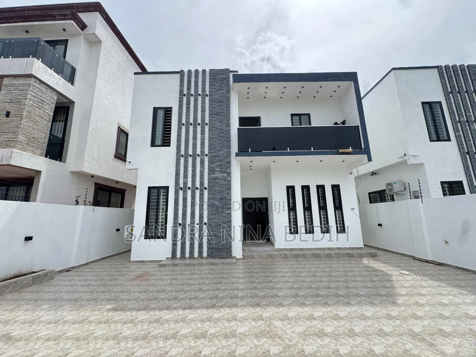4bdrm Duplex in East Legon, American House for sale