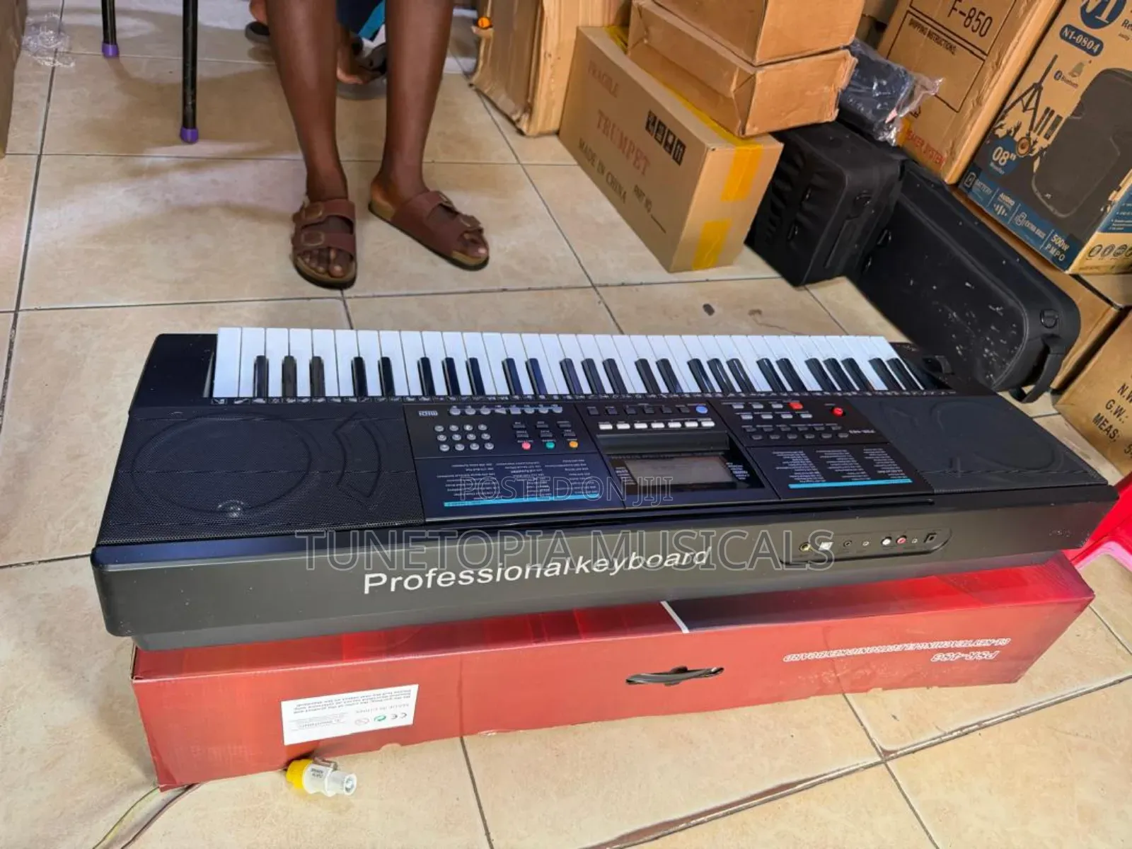PSR-483 61-Key Electronic Keyboard