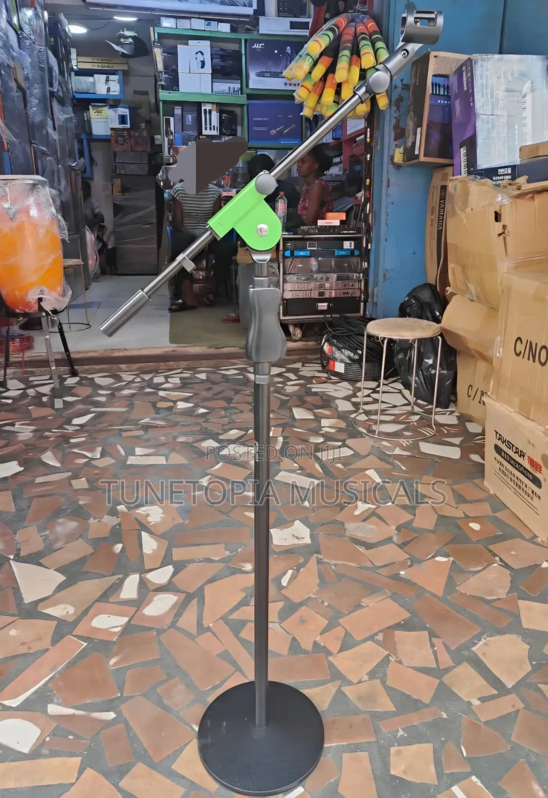 Roundbase Microphone Stand