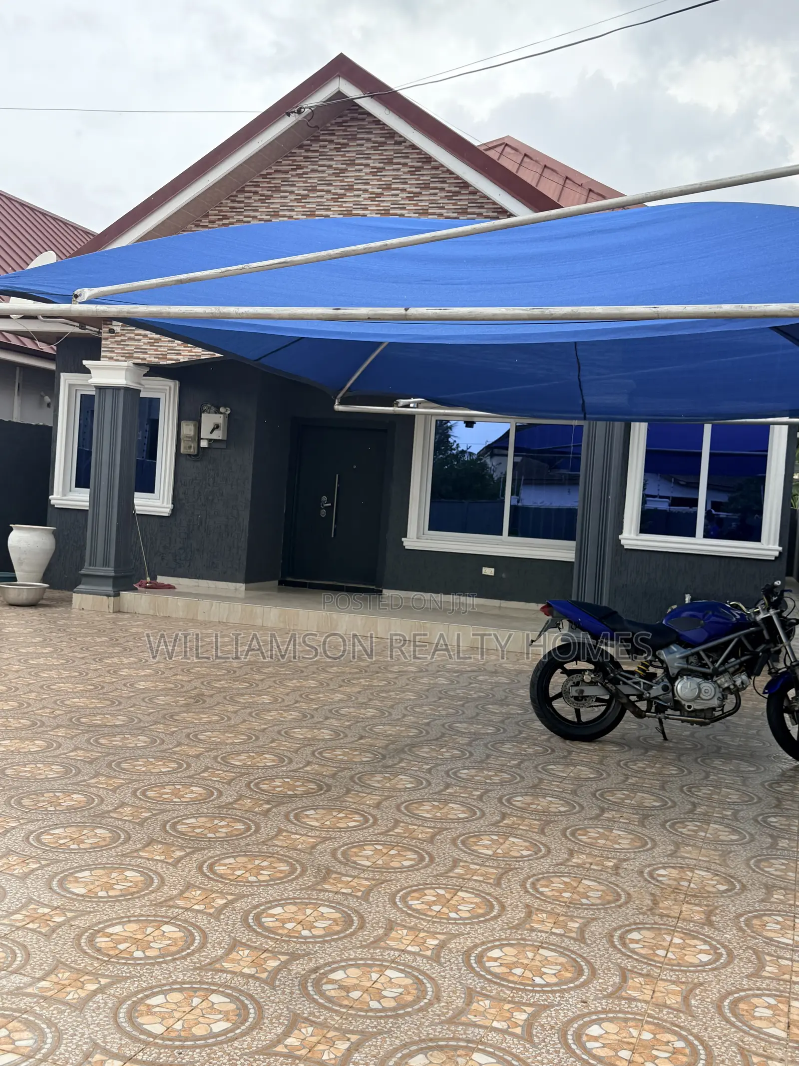 4bdrm House in Baatsonaa Total Area, Spintex for rent