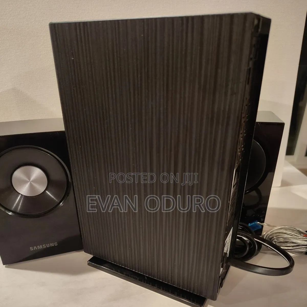 Samsung Swa-5000 Wireless Rear Surround Speaker Kit for Home Theater