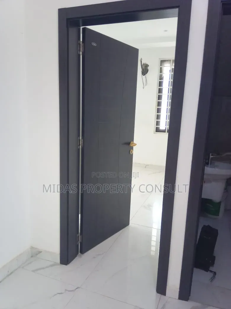 4bdrm House in Katamanso, Amrahia for sale