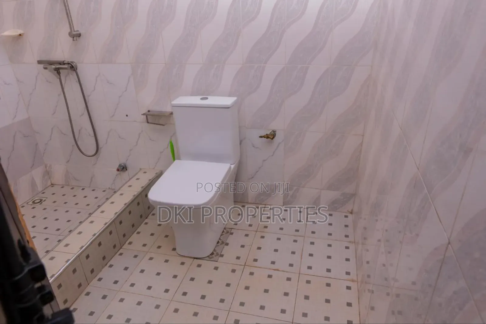 3bdrm House in Dki Properties, School Park Area for sale
