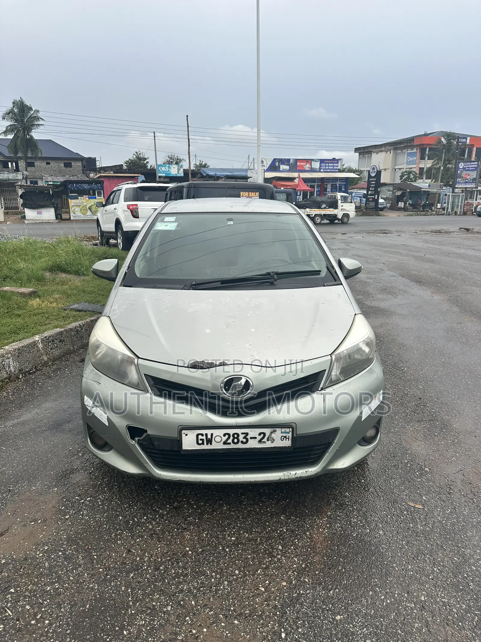 Toyota Vitz 2012 Silver