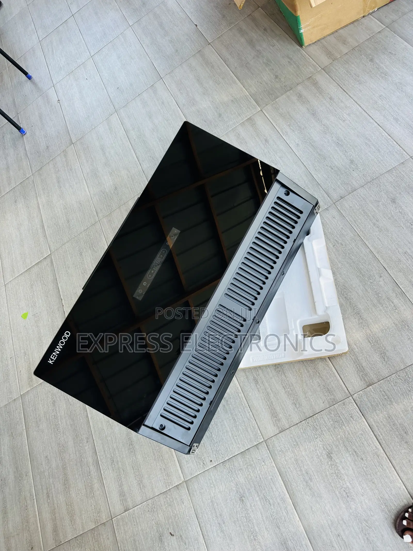 Located at Adabraka for Kenwood 90cm Mirror Black Finish Extractor