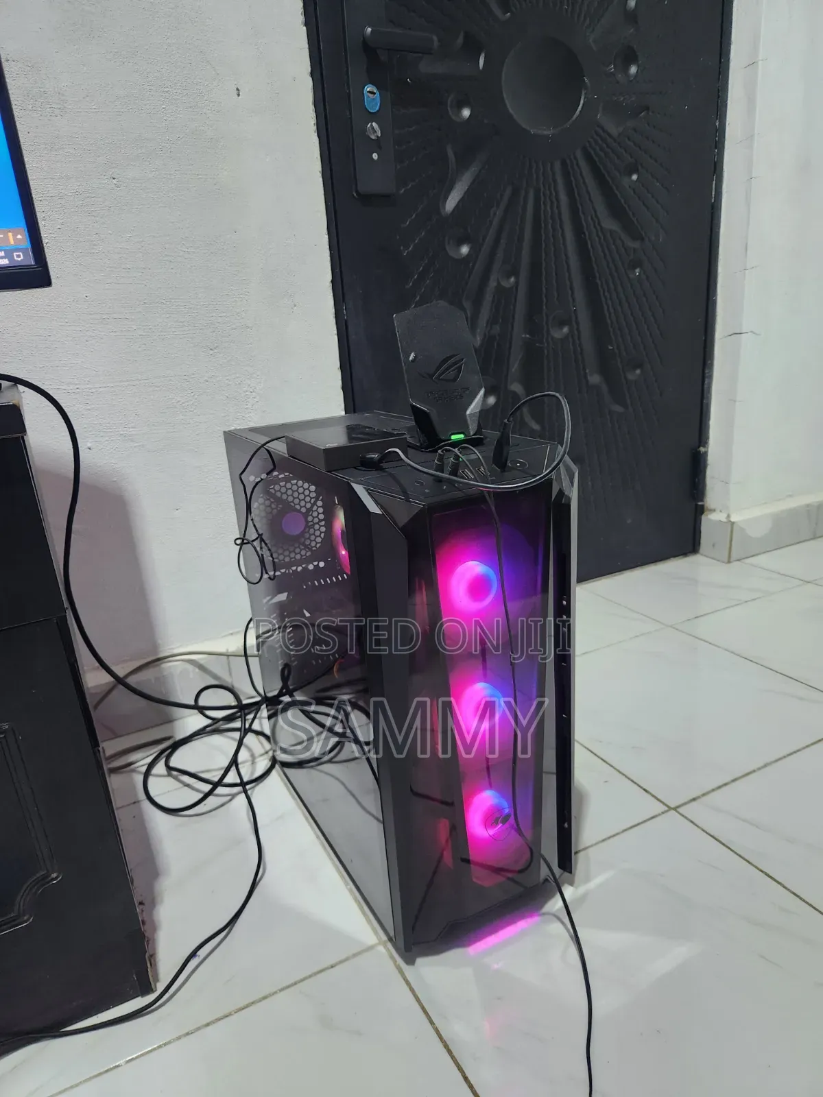 Cougar Vertical and Horizontal Gaming Case