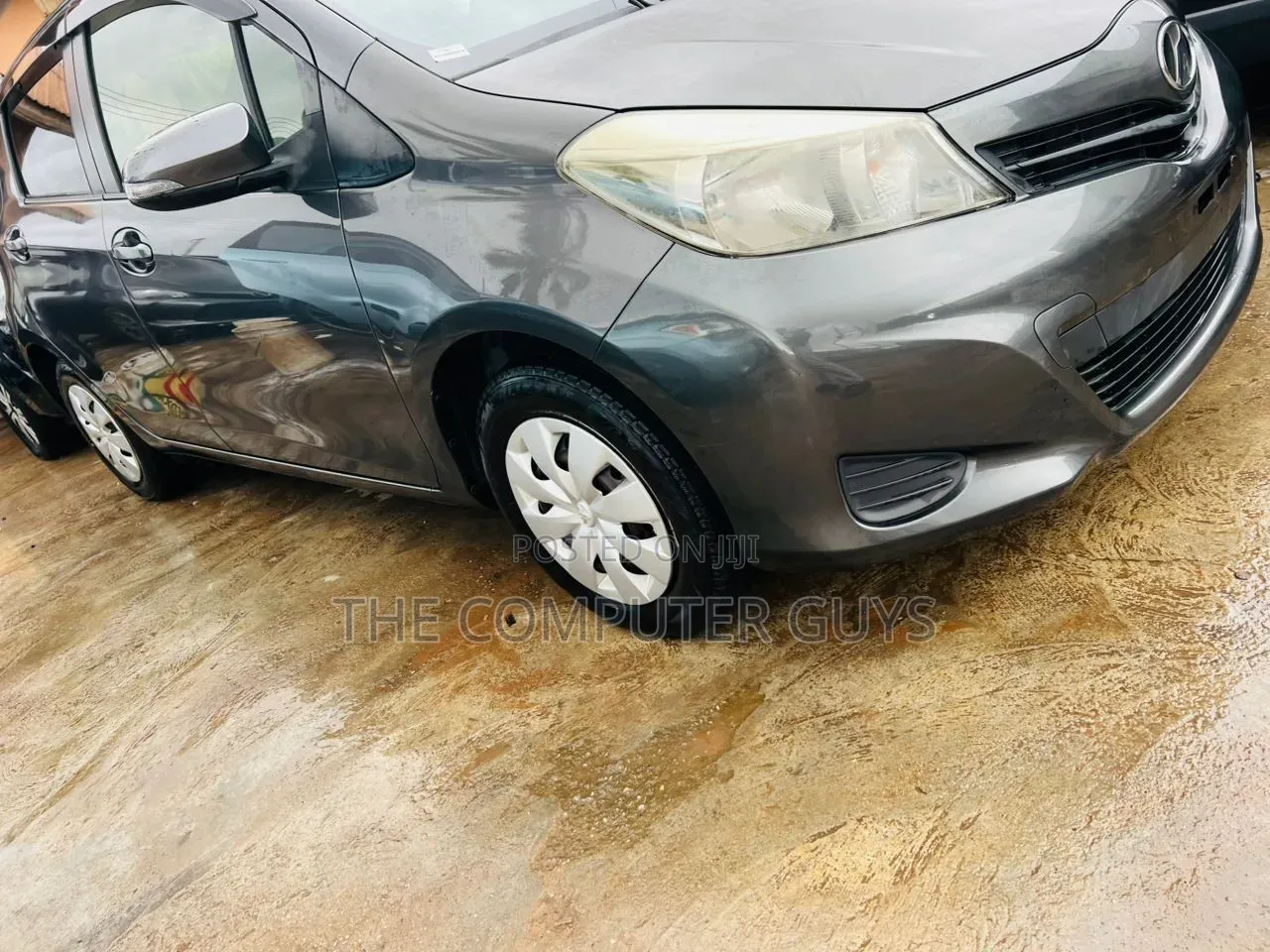 Toyota Vitz 1.0 FWD 3dr 2012 Gray