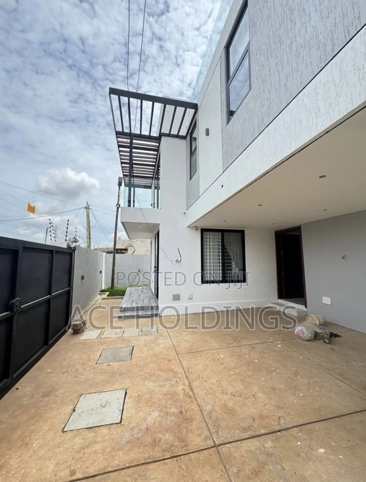 4bdrm Mansion in Adenta - Ritz for sale