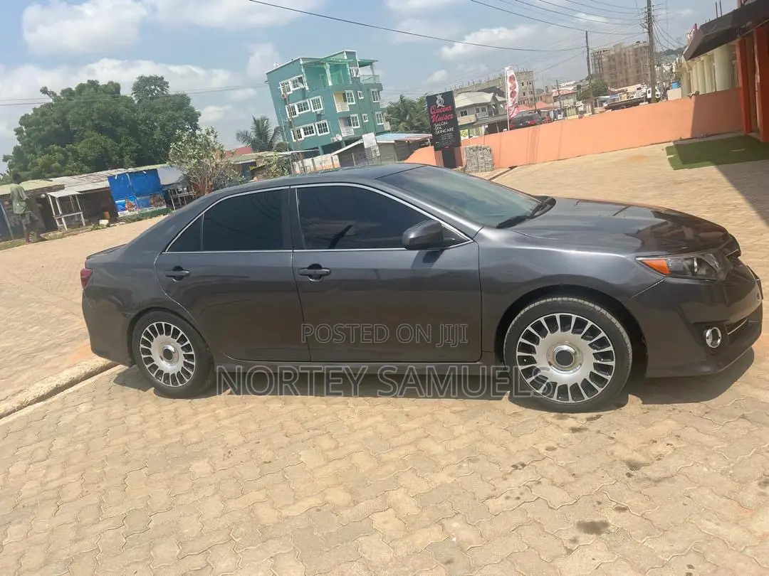 Toyota Camry LE 4dr Sedan (2.5L 4cyl 6A) 2014 Gray