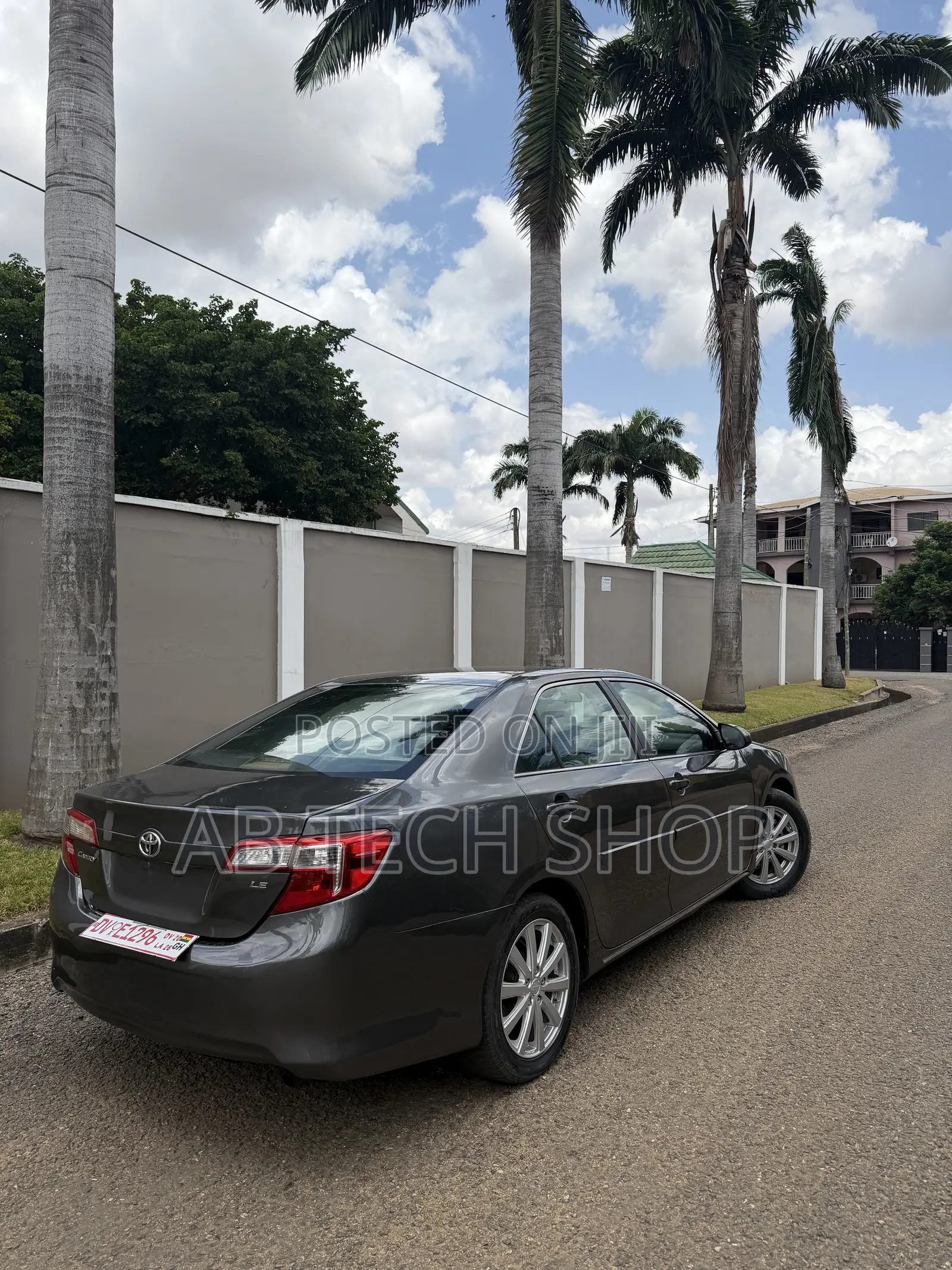 Toyota Camry LE 4dr Sedan (2.5L 4cyl 6A) 2014 Gray