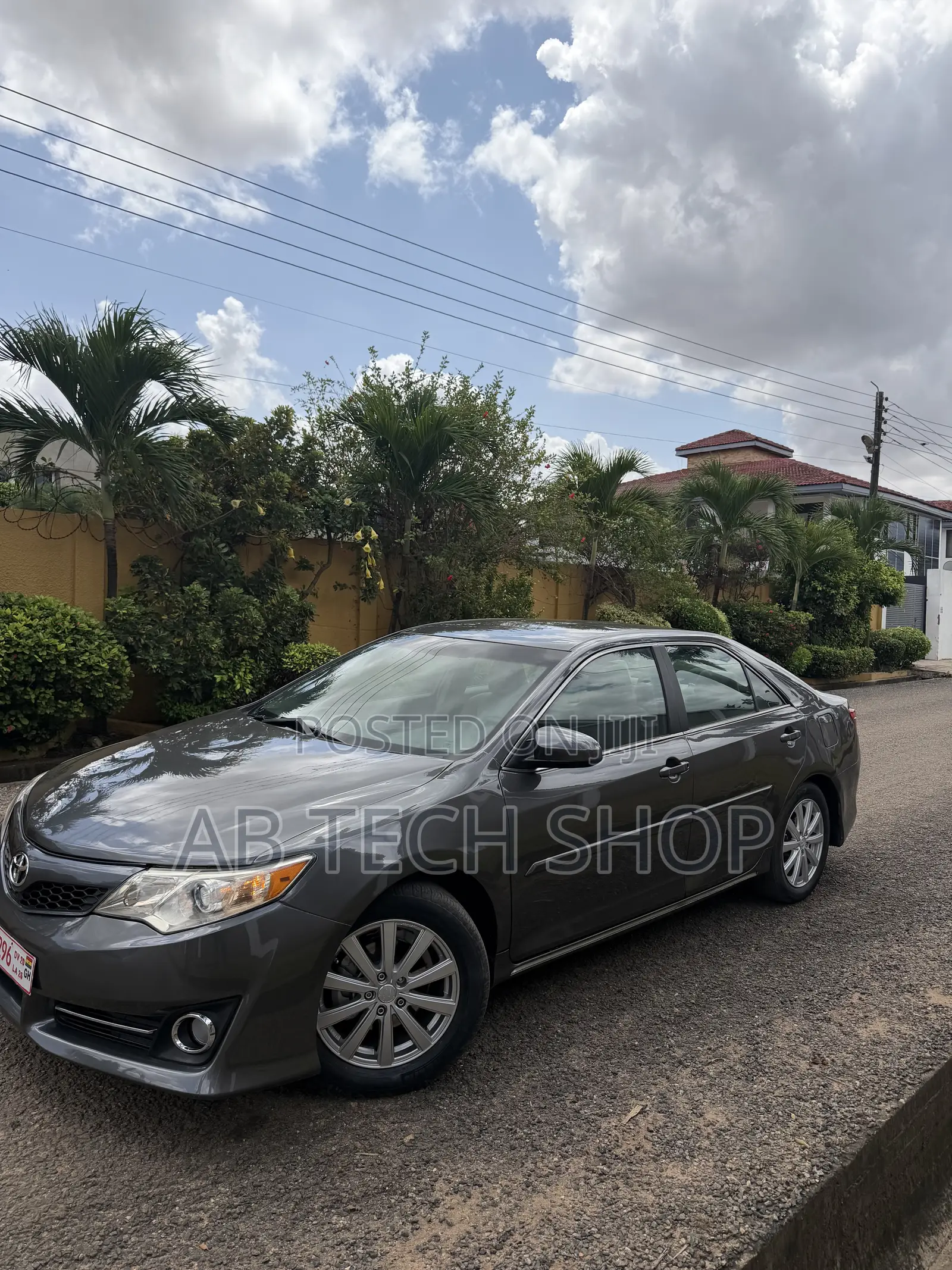 Toyota Camry LE 4dr Sedan (2.5L 4cyl 6A) 2014 Gray