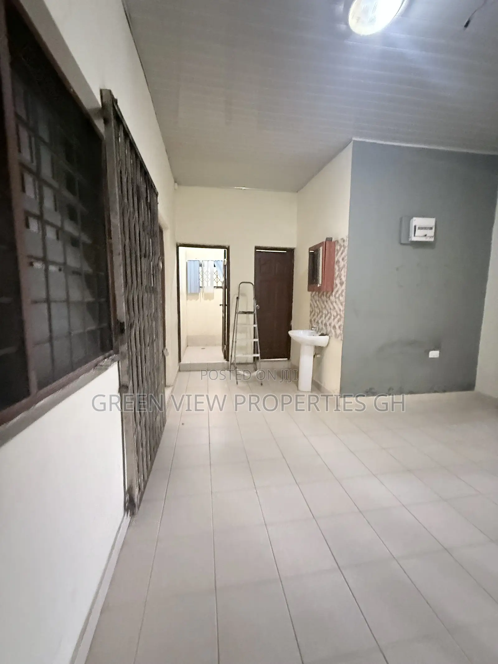 2bdrm House in West Hills Mall Area for rent