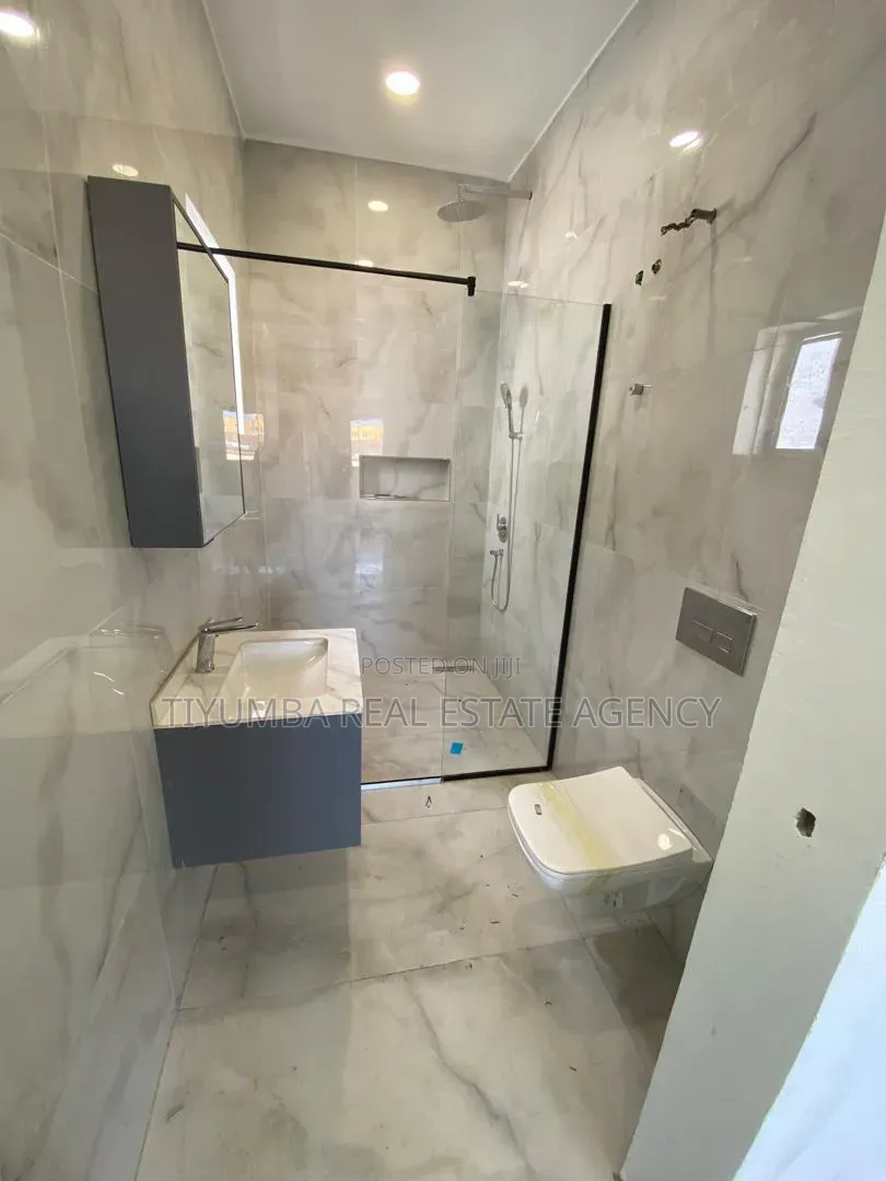 4bdrm Duplex in Tiyumba Real Estate, Unity Closed for sale